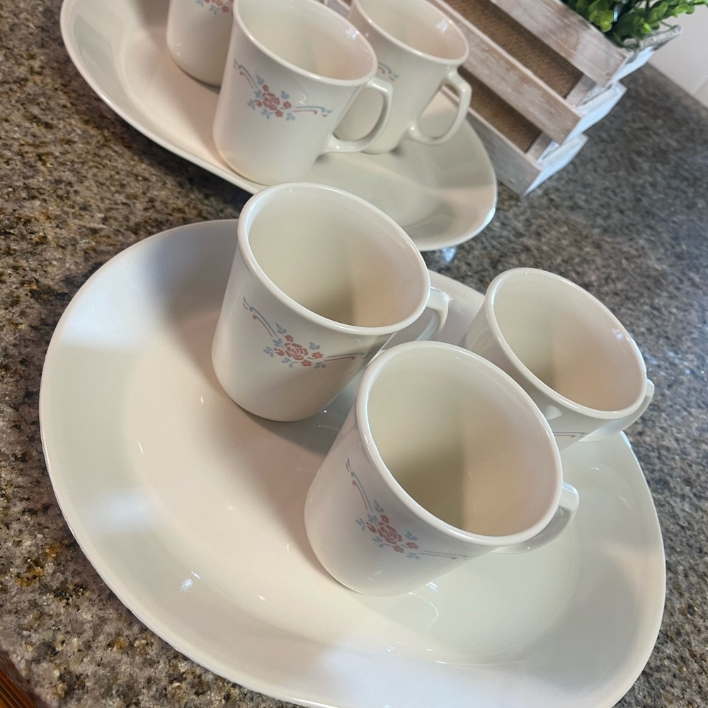 Corelle 6 mugs and 2 oval plates